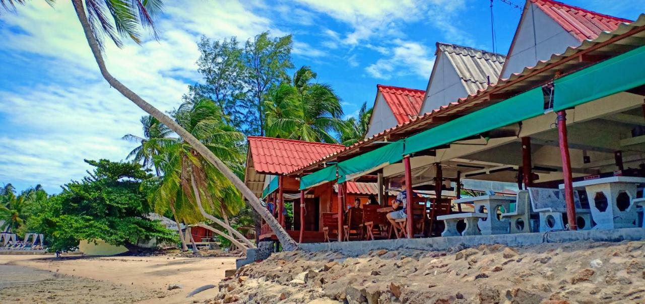 One More Night Beach Resort Baan Khai Exterior foto